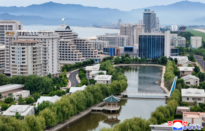 2-인민의 기쁨 넘쳐나는 동해의 명사십리-원산갈마해안관광지구
